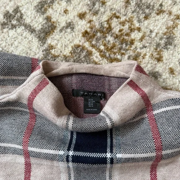 Tahari Plaid Mock Neck Sweater Size Medium NWT - Picture 2 of 2
